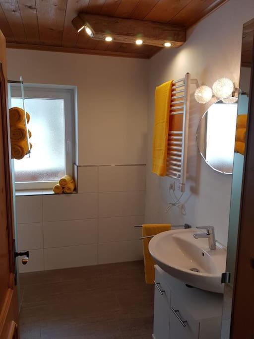 Gemuetliche Wohnung Mit Blick Auf Den Zahmen Kaiser Niederndorferberg Esterno foto