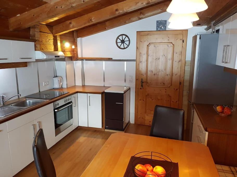 Gemuetliche Wohnung Mit Blick Auf Den Zahmen Kaiser Niederndorferberg Esterno foto